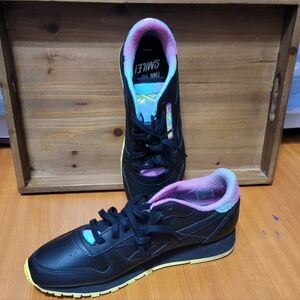 Reebok Classic Leather Black Leather Smiley Face Mens Sz 10 Sneakers